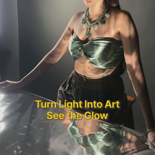 TYL ™ GlamourGlow Sheet – Reflective Brilliance for Fashion & Glamour Photography